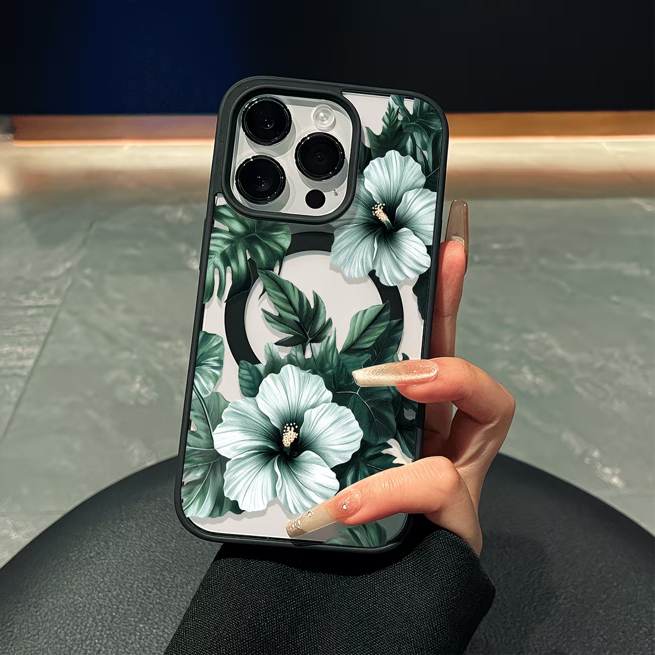 グリーンフローラルプリントのiPhoneケース iPhone - Apple Iphone 16 のレビューと価格