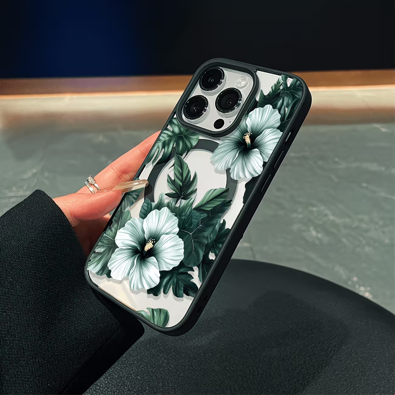 グリーンフローラルプリントのiPhoneケース iPhone - Apple Iphone 16 のレビューと価格