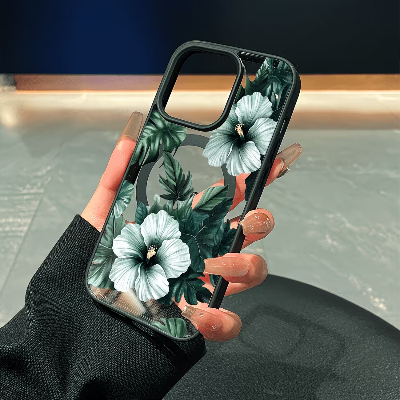 グリーンフローラルプリントのiPhoneケース iPhone - Apple Iphone 16 のレビューと価格