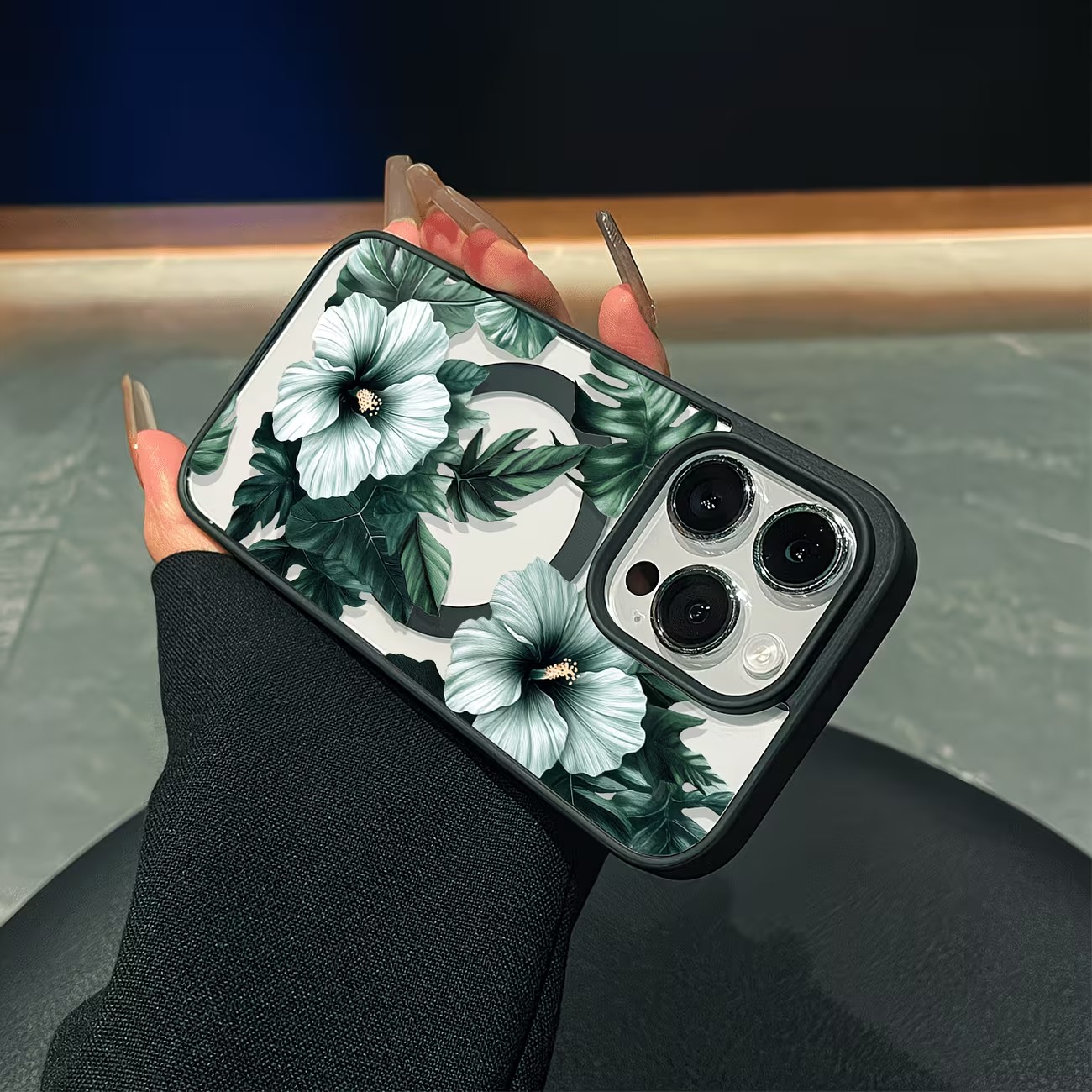グリーンフローラルプリントのiPhoneケース iPhone - Apple Iphone 16 のレビューと価格